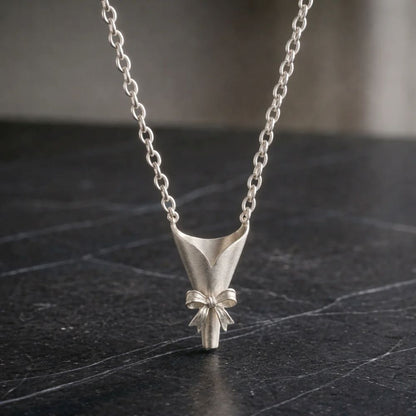 Real Flower Keepsake Necklace – Hold Your Memories In Bloom
